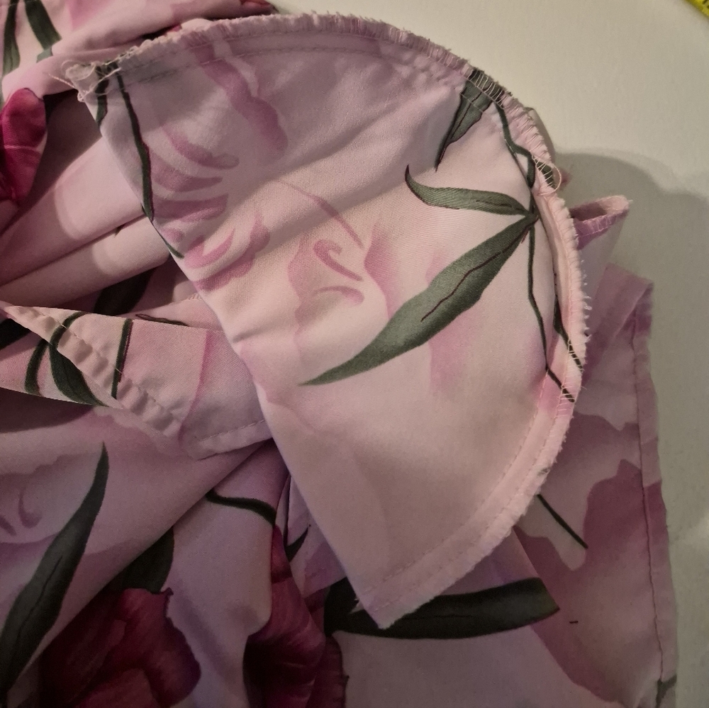 3x Maggie Sweet Pink Floral Blouse with Hibiscus Motif - Picture 9 of 9